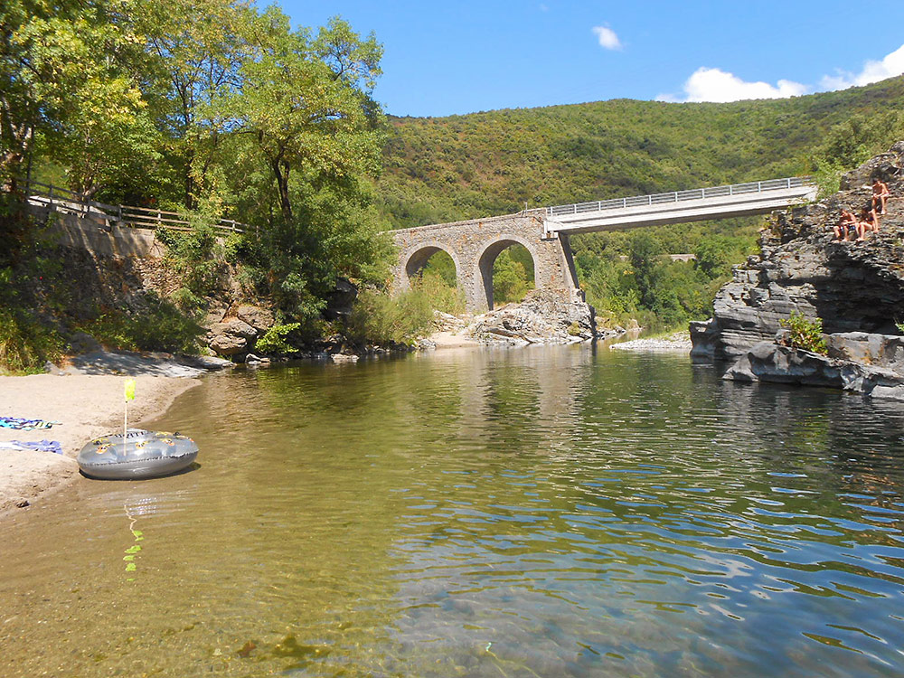 Camping Gard, emplacements camping Gard: Camping Les ...